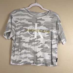 Calvin Klein Woman’s Gray Short Sleeve Camo Design Crop T-Shirt Large